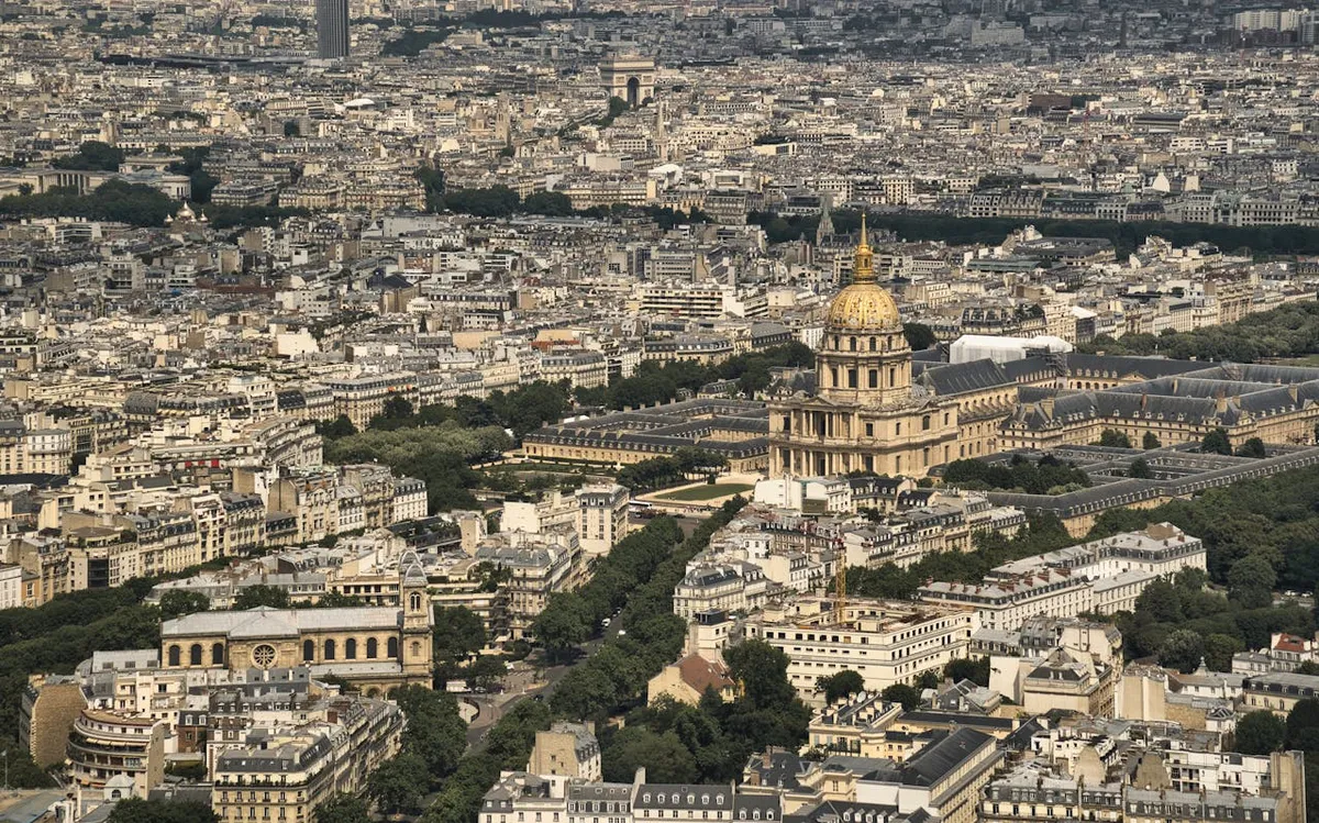 The Local’s Choice: Best Neighborhoods to Stay in Paris 2026