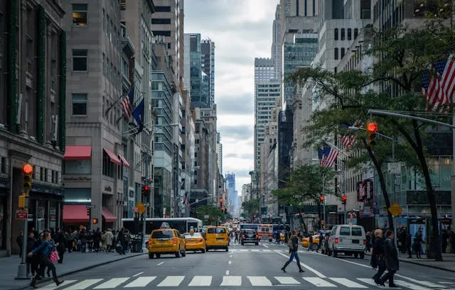 Survival Guide: Budget Travel Tips for Expensive Cities in the USA - Travel Guide Image