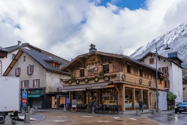 Discover Chamonix France: Unforgettable Skiing, Hiking Adventures & Spectacular Mont Blanc Views - Travel Guide Image